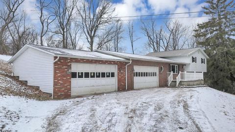 Photo of 3832 Fallsburg Road NE, Newark, OH 43055 (MLS # 226002430)
