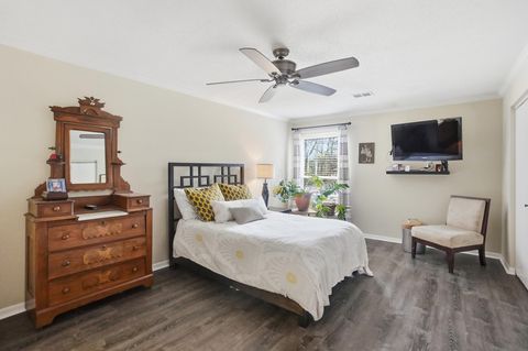 Tiny photo for 1404 Lake Shore Drive C #C, Columbus, OH 43204 (MLS # 226009626)