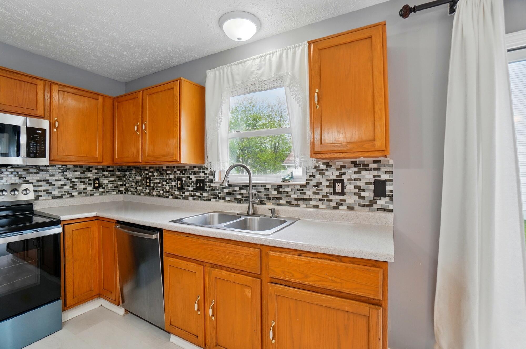 7622 Elgin Trail Drive, Blacklick, Ohio image 16