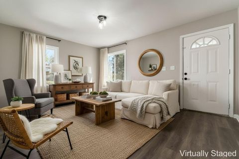 Tiny photo for 2725 Homecroft Drive, Columbus, OH 43211 (MLS # 225039530)