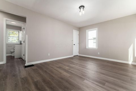 Tiny photo for 2725 Homecroft Drive, Columbus, OH 43211 (MLS # 225039530)