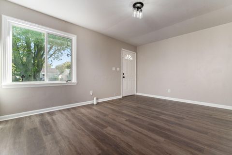 Tiny photo for 2725 Homecroft Drive, Columbus, OH 43211 (MLS # 225039530)