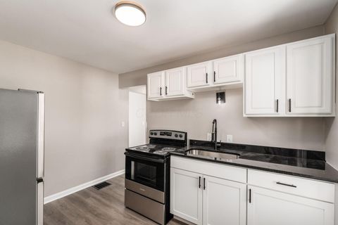 Tiny photo for 2725 Homecroft Drive, Columbus, OH 43211 (MLS # 225039530)