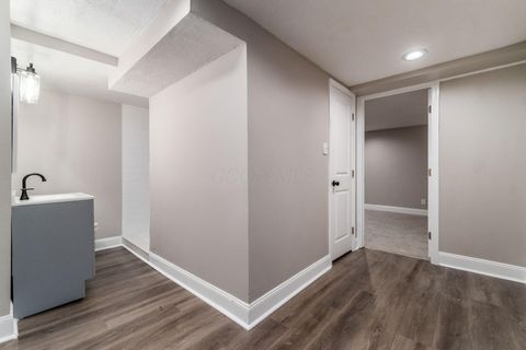 Tiny photo for 2725 Homecroft Drive, Columbus, OH 43211 (MLS # 225039530)