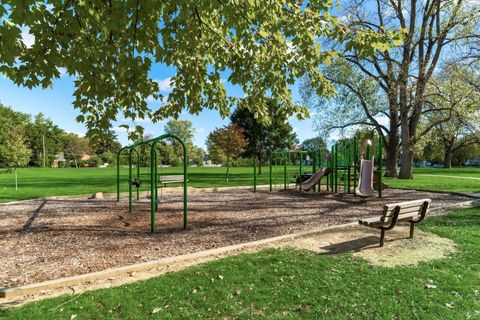 Tiny photo for 2725 Homecroft Drive, Columbus, OH 43211 (MLS # 225039530)