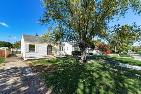Tiny photo for 2725 Homecroft Drive, Columbus, OH 43211 (MLS # 225039530)