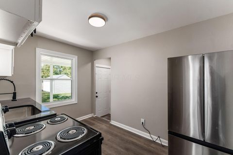 Tiny photo for 2725 Homecroft Drive, Columbus, OH 43211 (MLS # 225039530)