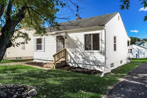 Photo of 2725 Homecroft Drive, Columbus, OH 43211 (MLS # 225039530)