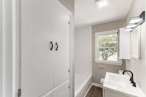 Tiny photo for 2725 Homecroft Drive, Columbus, OH 43211 (MLS # 225039530)