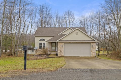 Photo of 70 Queensway Court, Howard, OH 43028 (MLS # 226005125)