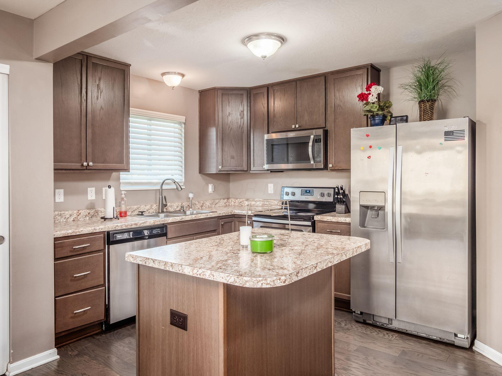 8212 Royal Elm Drive, Blacklick, Ohio image 4