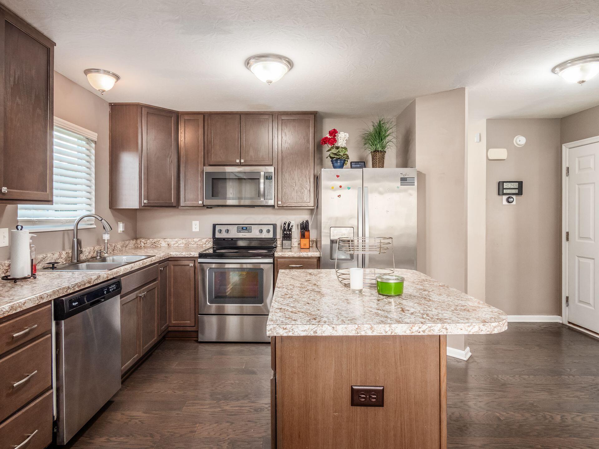 8212 Royal Elm Drive, Blacklick, Ohio image 3
