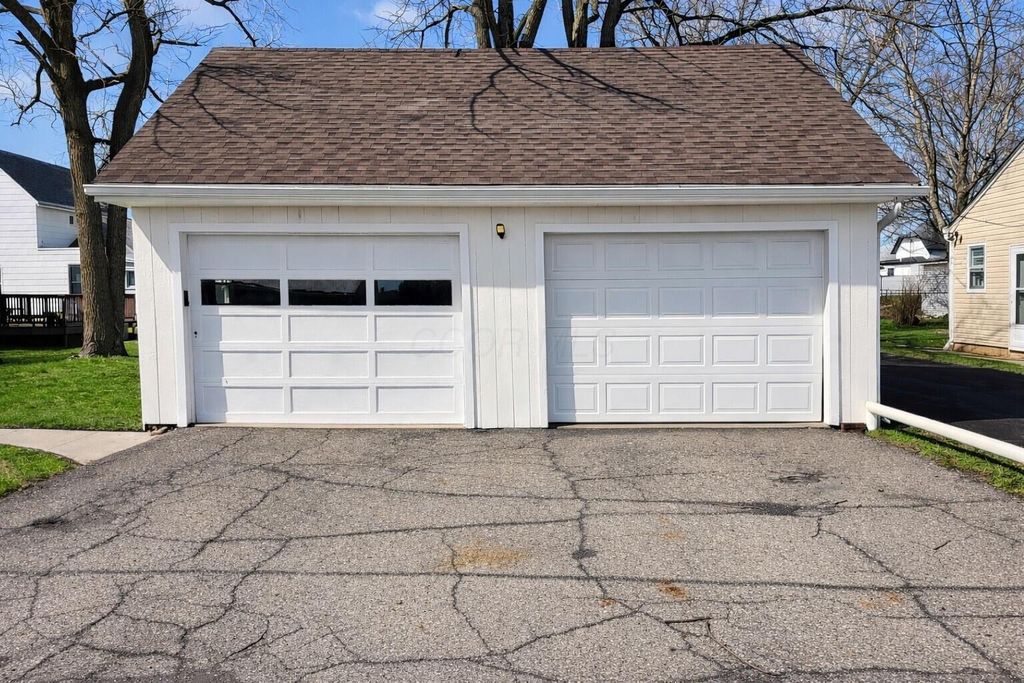 Photo of 28 Martinsburg Road, Mount Vernon, OH 43050 (MLS # 226014542)