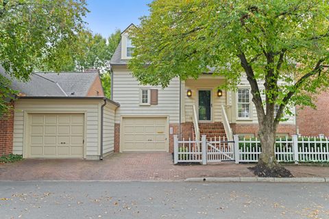 Photo of 4853 Etrick Drive 24 #24, Upper Arlington, OH 43220 (MLS # 225037999)