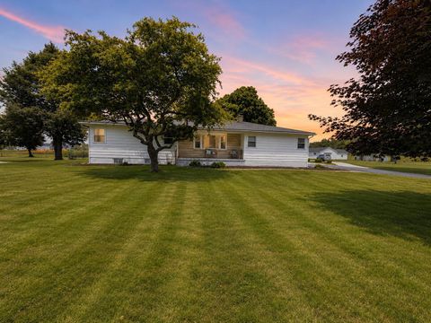 Photo of 17863 Coshocton Road, Mount Vernon, OH 43050 (MLS # 226020809)