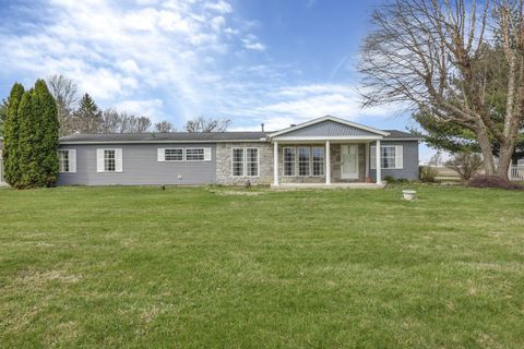 Photo of 895 Becks Knob Road SW, Lancaster, OH 43130 (MLS # 226010129)