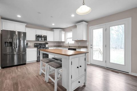 Tiny photo for 215 Mannaseh Drive W, Granville, OH 43023 (MLS # 226004931)