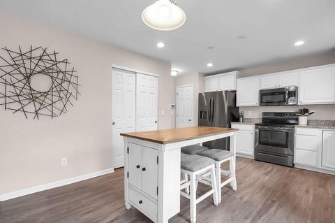 Tiny photo for 215 Mannaseh Drive W, Granville, OH 43023 (MLS # 226004931)