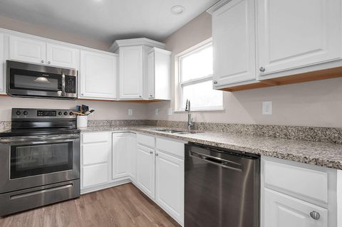 Tiny photo for 215 Mannaseh Drive W, Granville, OH 43023 (MLS # 226004931)