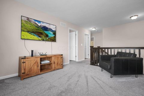 Tiny photo for 215 Mannaseh Drive W, Granville, OH 43023 (MLS # 226004931)