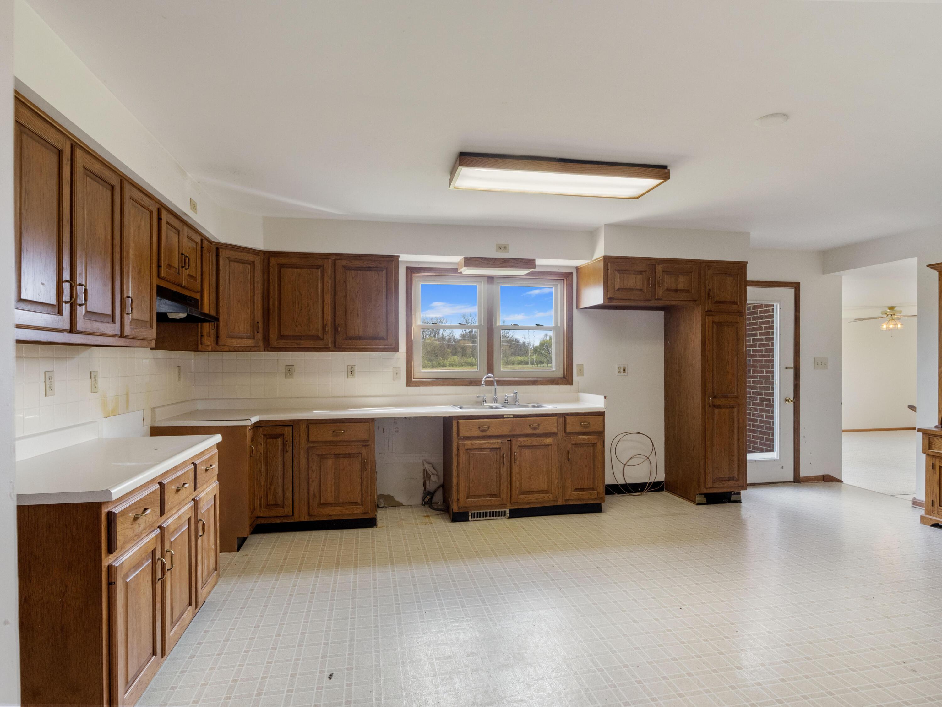 435 W County Line Road, Springfield, Ohio image 9