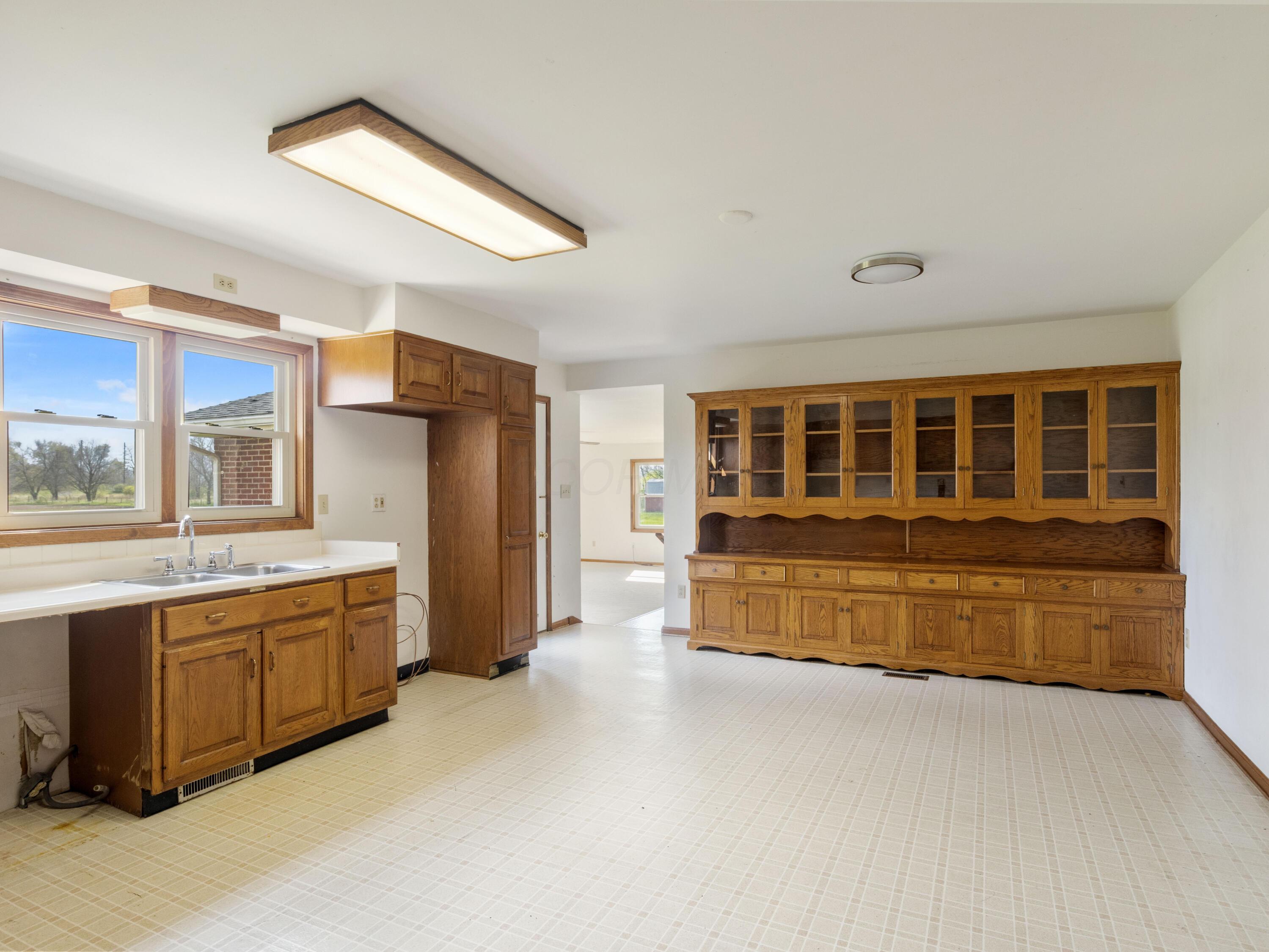 435 W County Line Road, Springfield, Ohio image 10
