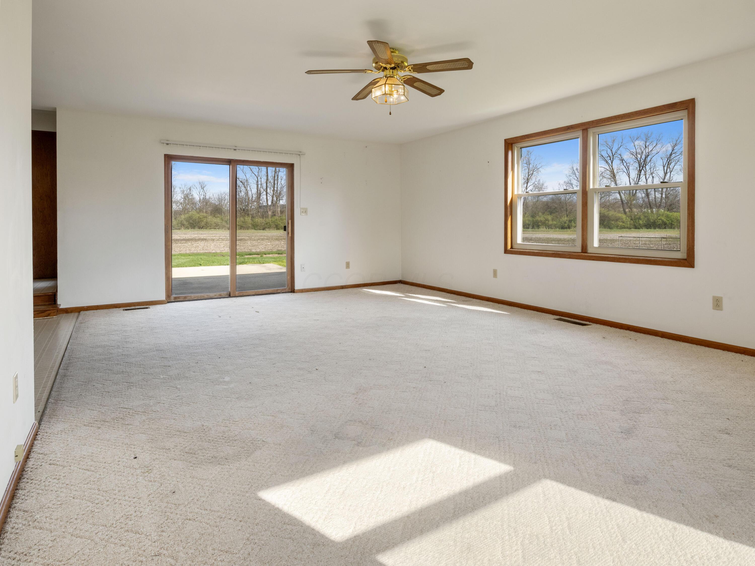 435 W County Line Road, Springfield, Ohio image 8