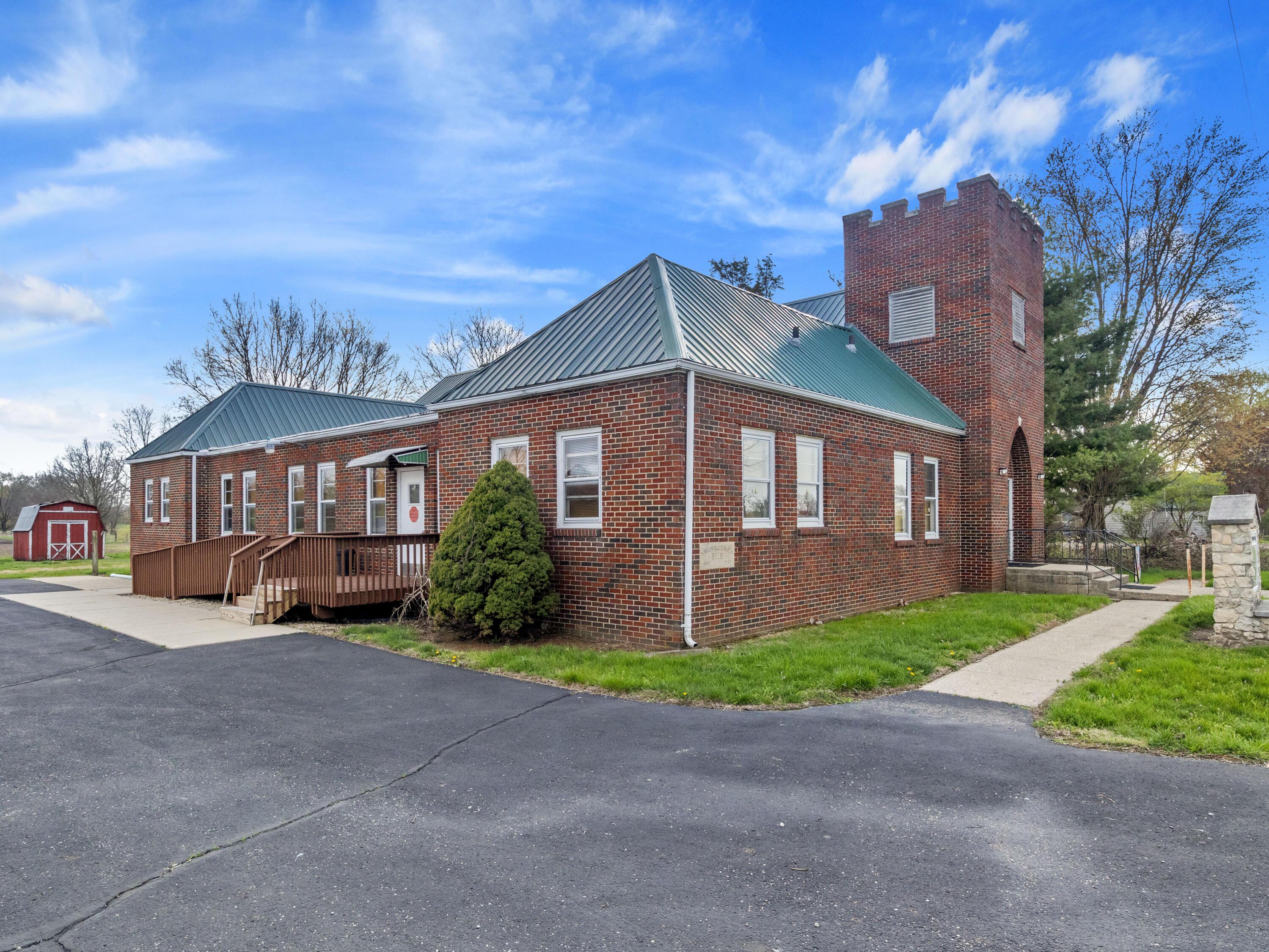 435 W County Line Road, Springfield, Ohio image 25