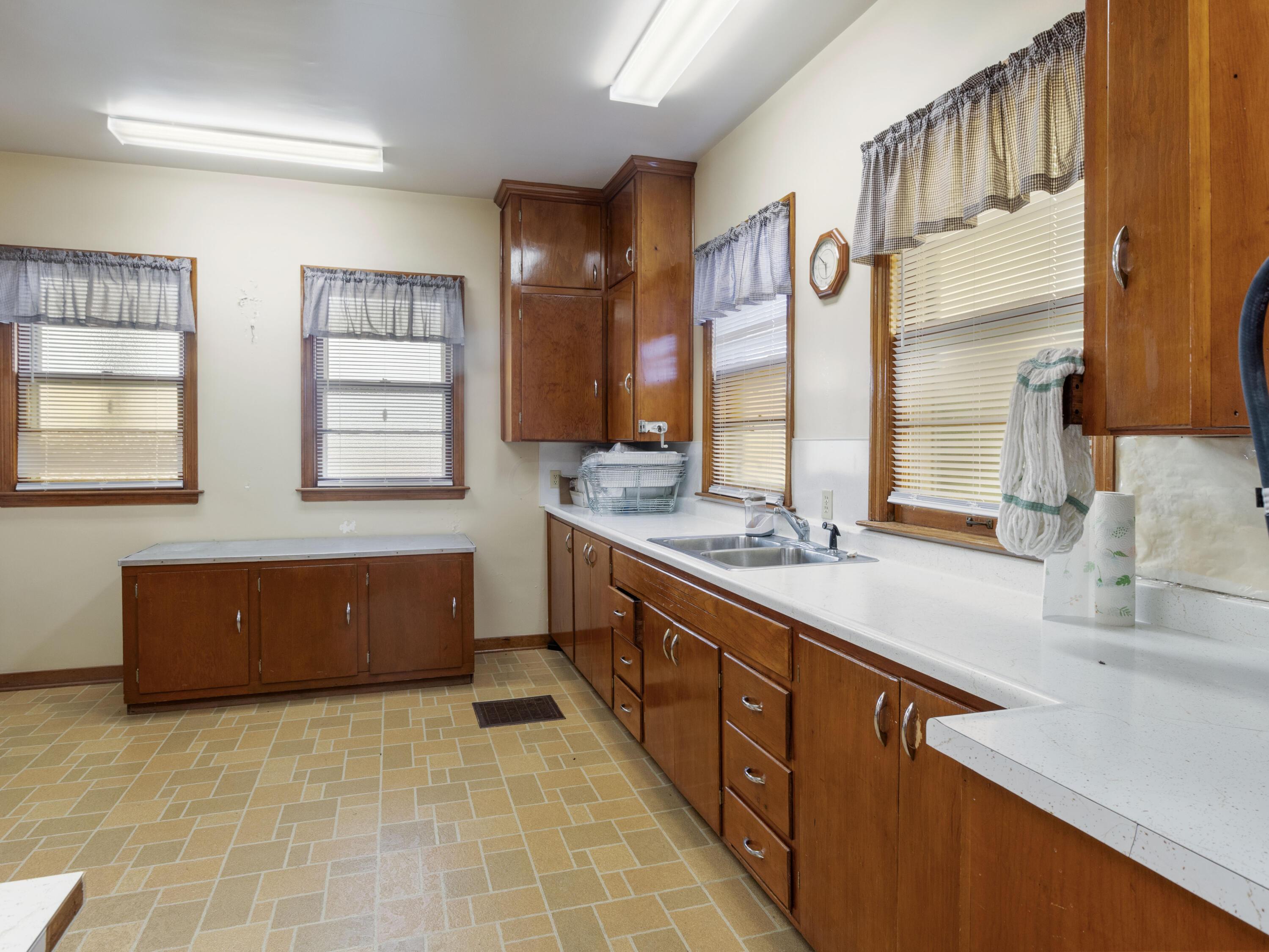 435 W County Line Road, Springfield, Ohio image 27