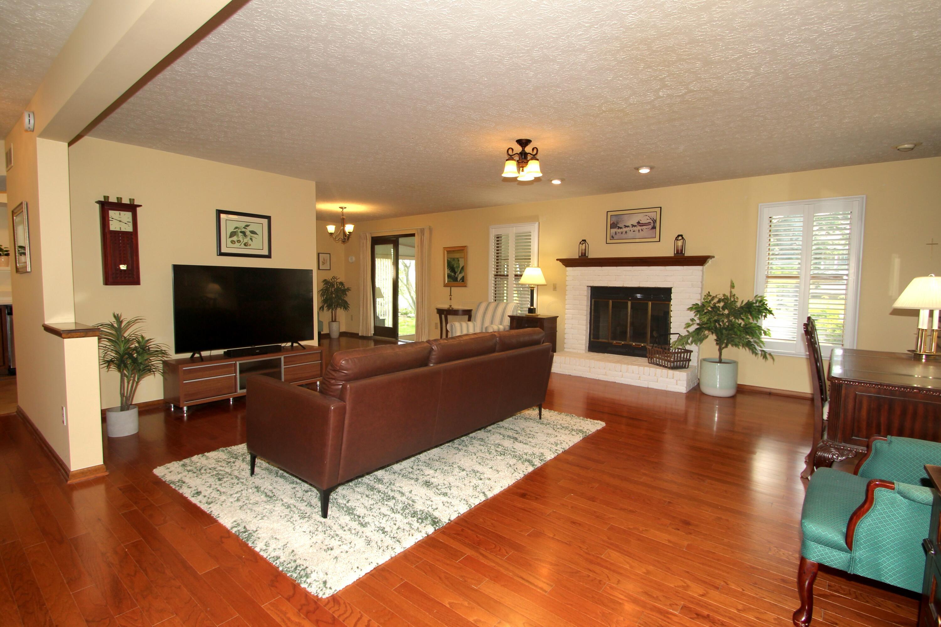 1057 Jobar Court, Westerville, Ohio image 9