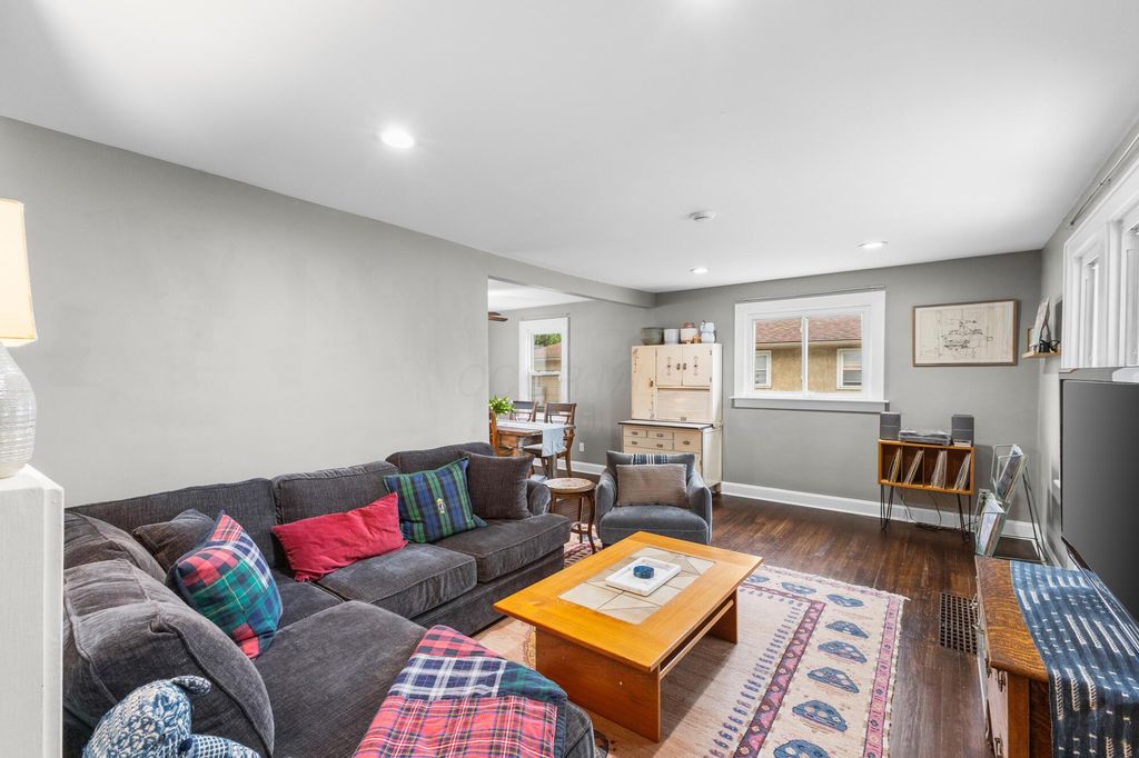 Photo of 2195 Ferris Road, Columbus, OH 43224 (MLS # 226014277)
