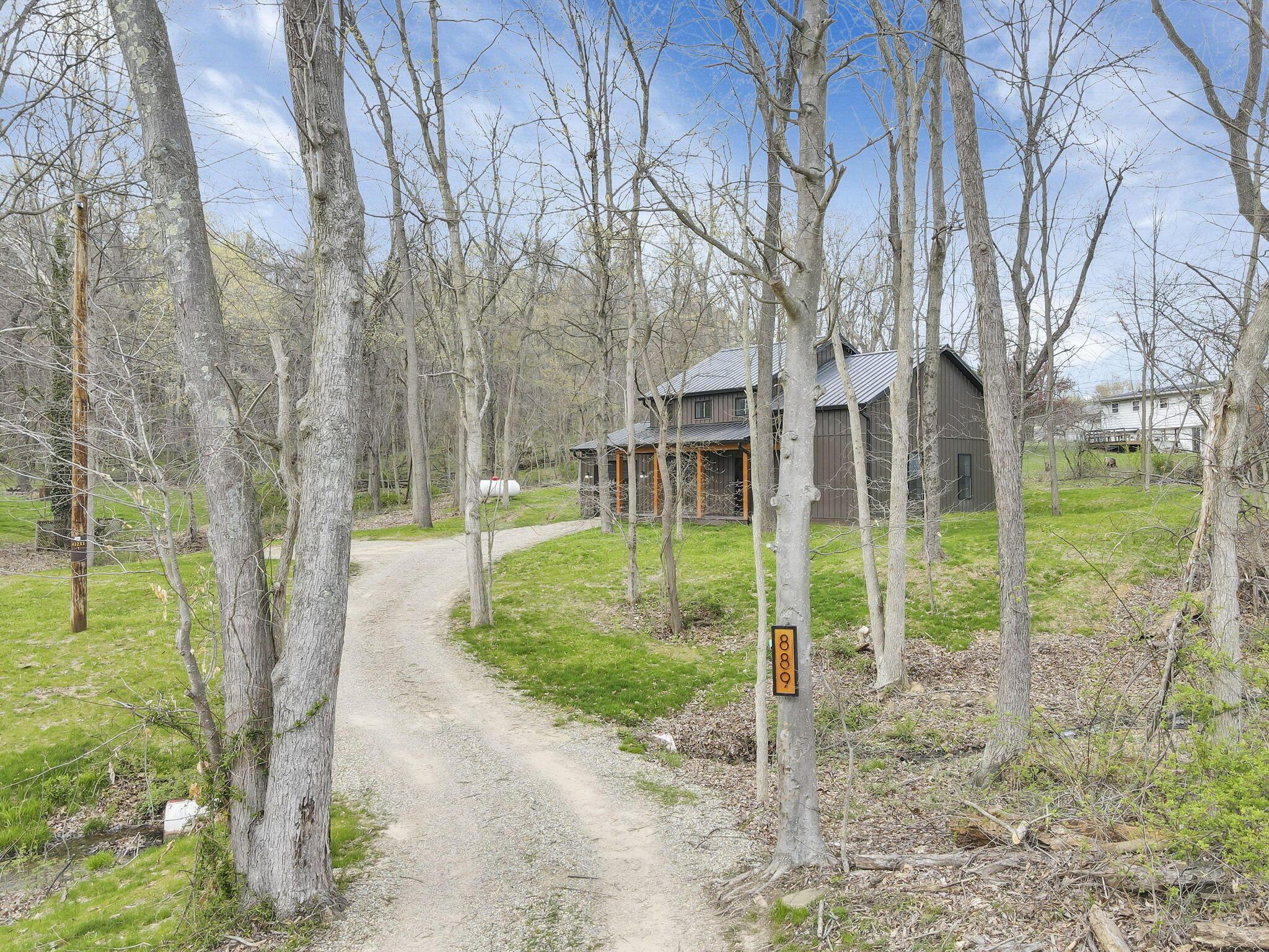 889 Blacksnake Road, Utica, Ohio image 2
