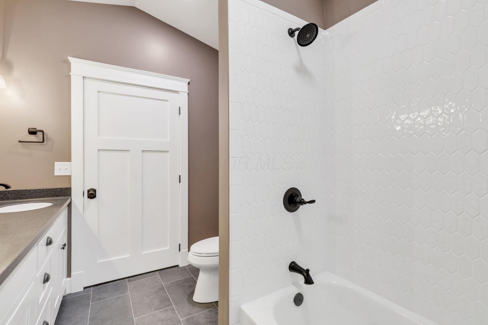 889 Blacksnake Road, Utica, Ohio image 34