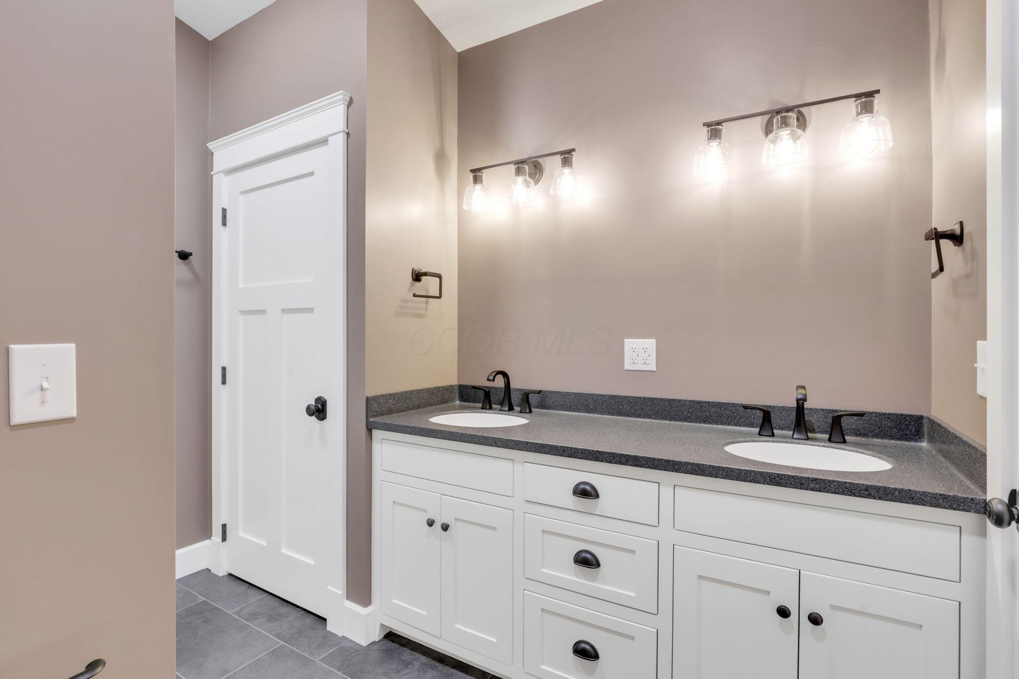 889 Blacksnake Road, Utica, Ohio image 35