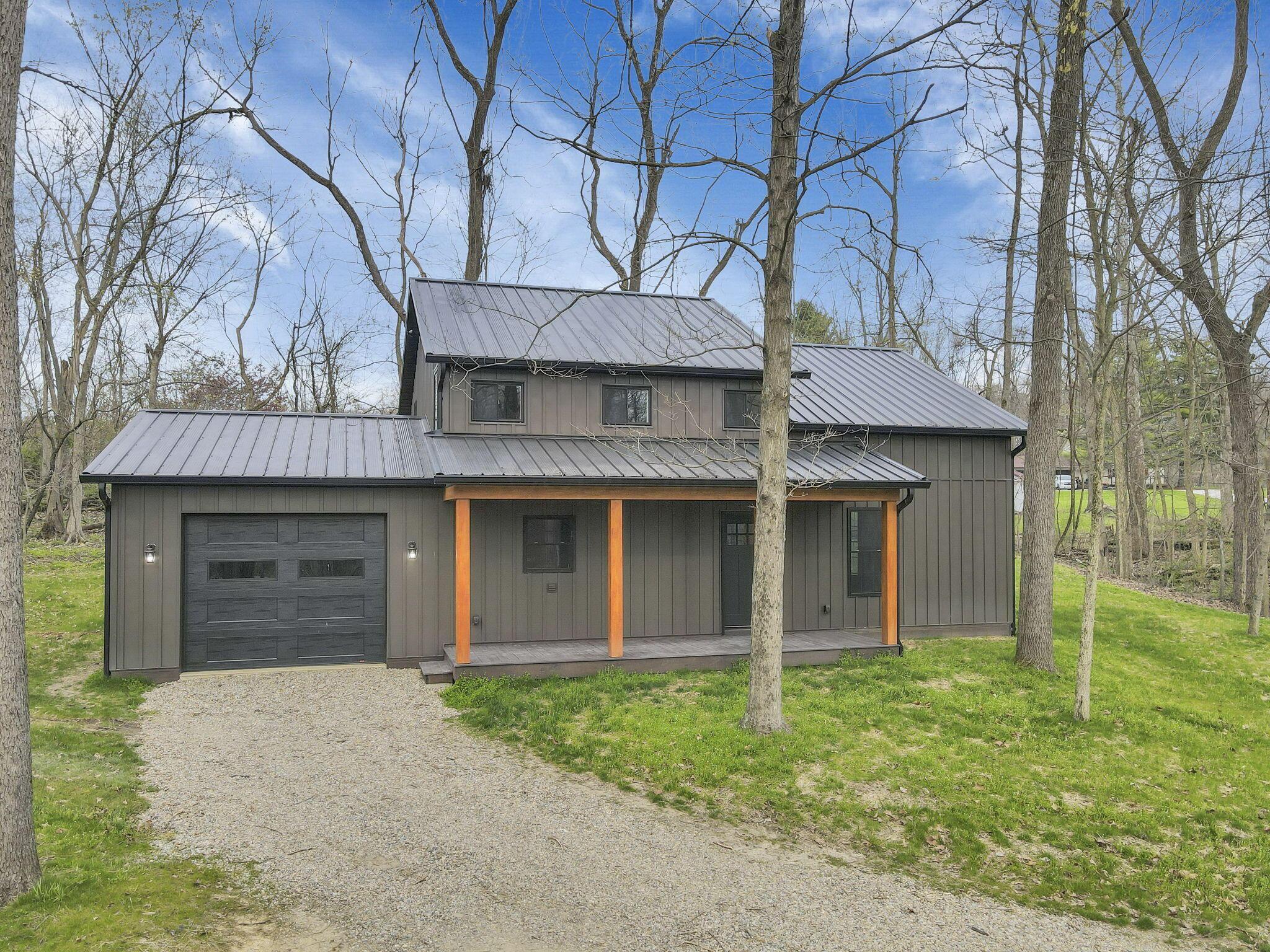 889 Blacksnake Road, Utica, Ohio image 1