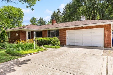 Photo of 1470 Cottingham Court E, Columbus, OH 43209 (MLS # 226024435)