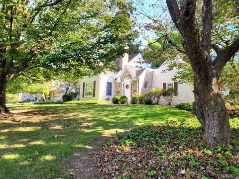 Tiny photo for 301 W Riverglen Drive, Columbus, OH 43085 (MLS # 225039627)