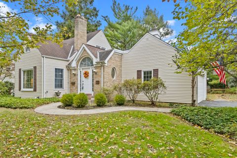 Photo of 301 W Riverglen Drive, Columbus, OH 43085 (MLS # 225039627)