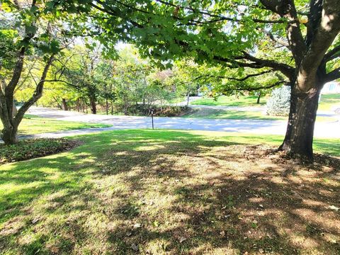 Tiny photo for 301 W Riverglen Drive, Columbus, OH 43085 (MLS # 225039627)