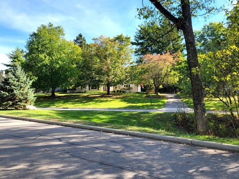 Tiny photo for 301 W Riverglen Drive, Columbus, OH 43085 (MLS # 225039627)