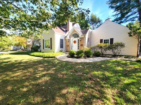 Photo of 301 W Riverglen Drive, Columbus, OH 43085 (MLS # 225039627)