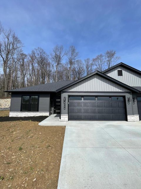 Photo of 114 Roanoke Street, Mount Vernon, OH 43050 (MLS # 226008830)