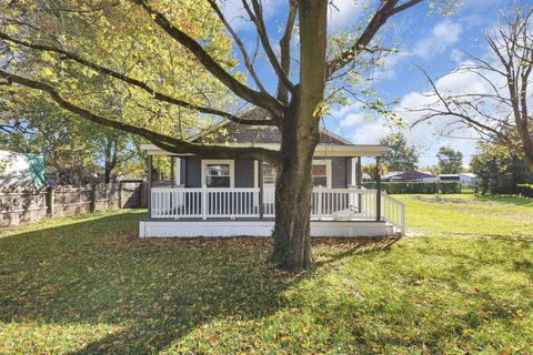 Photo of 264 Woodlawn Avenue, Columbus, OH 43228 (MLS # 225041986)