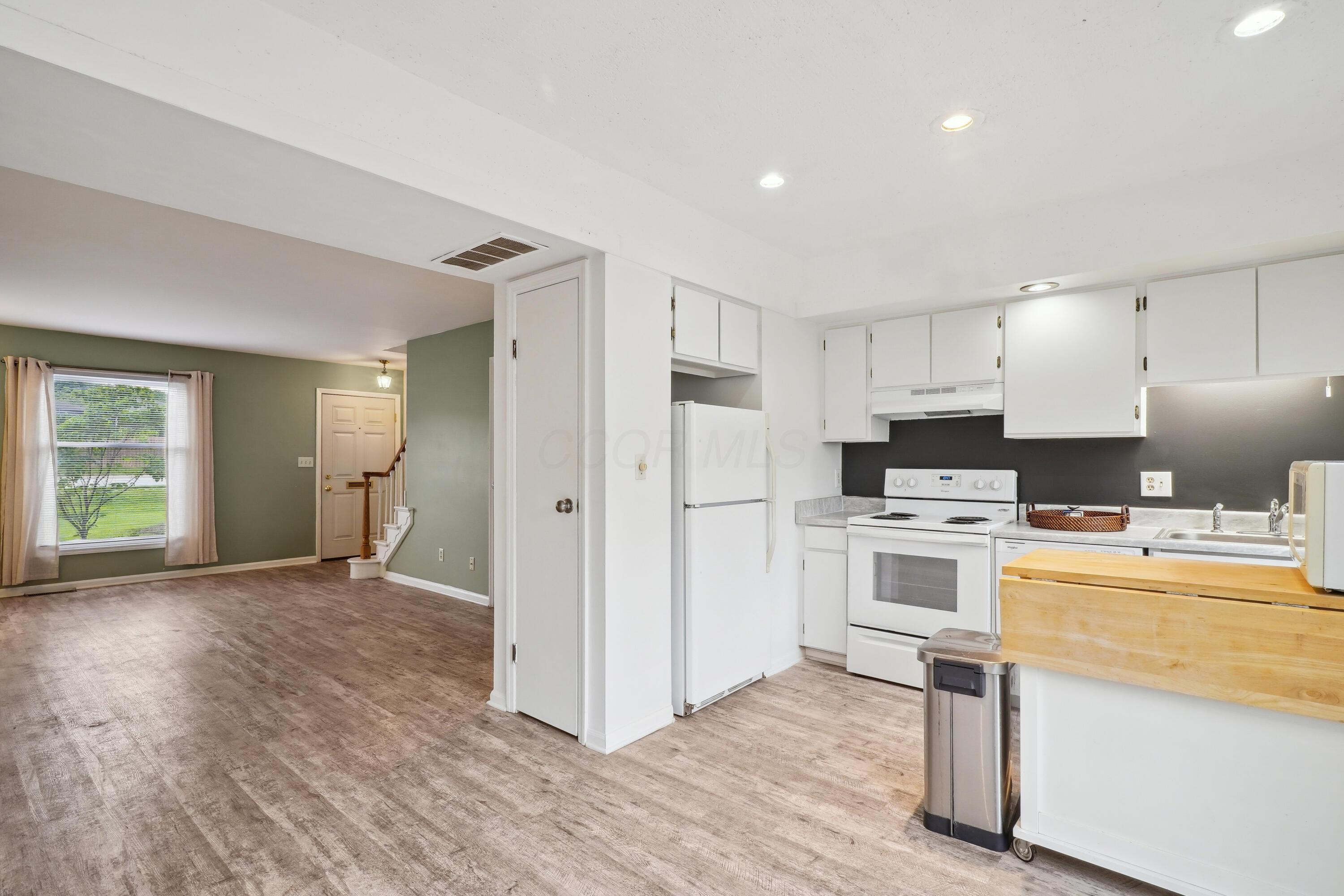 996 Chatham Lane #E, Columbus, Ohio image 12
