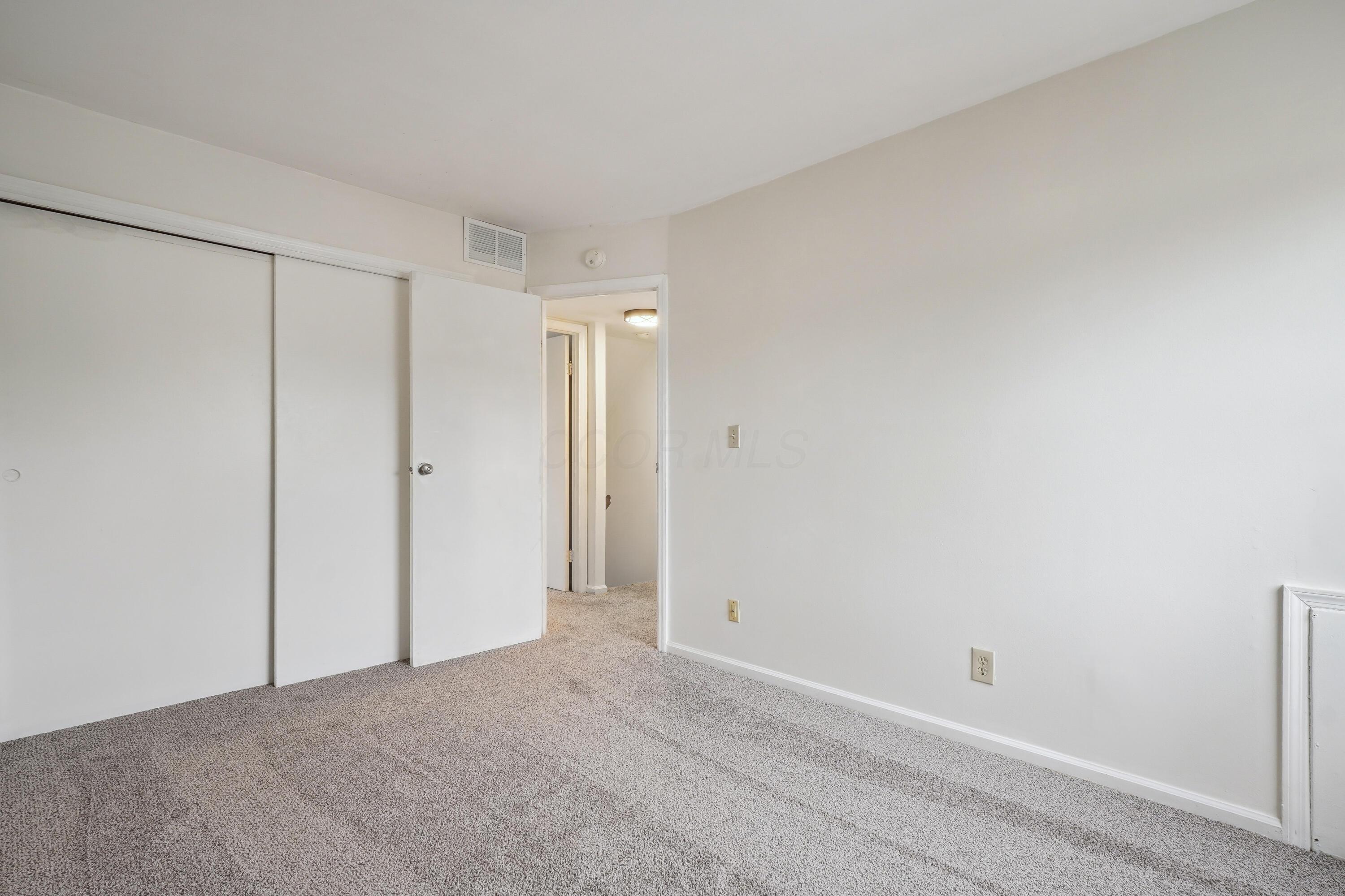 996 Chatham Lane #E, Columbus, Ohio image 25