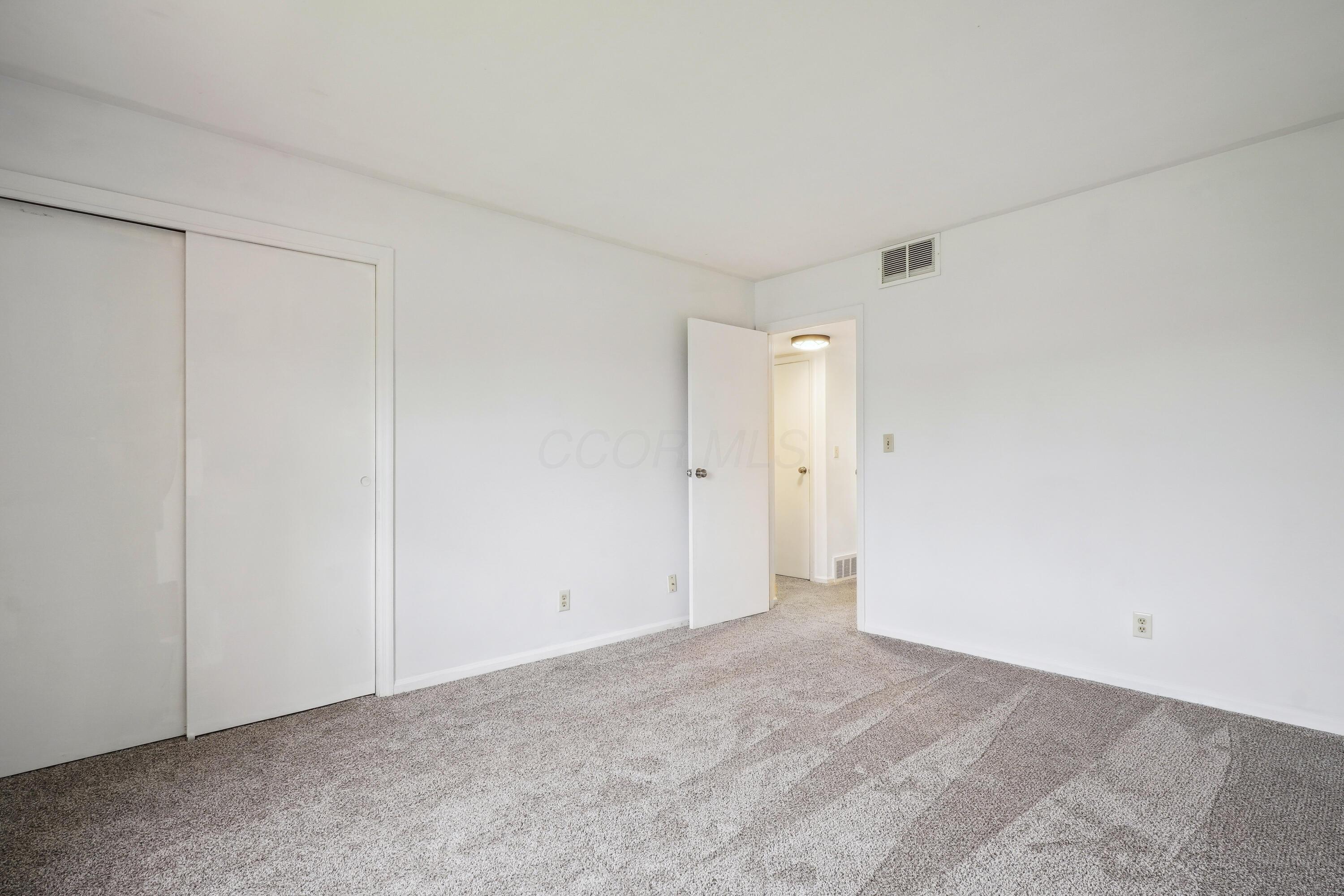 996 Chatham Lane #E, Columbus, Ohio image 21