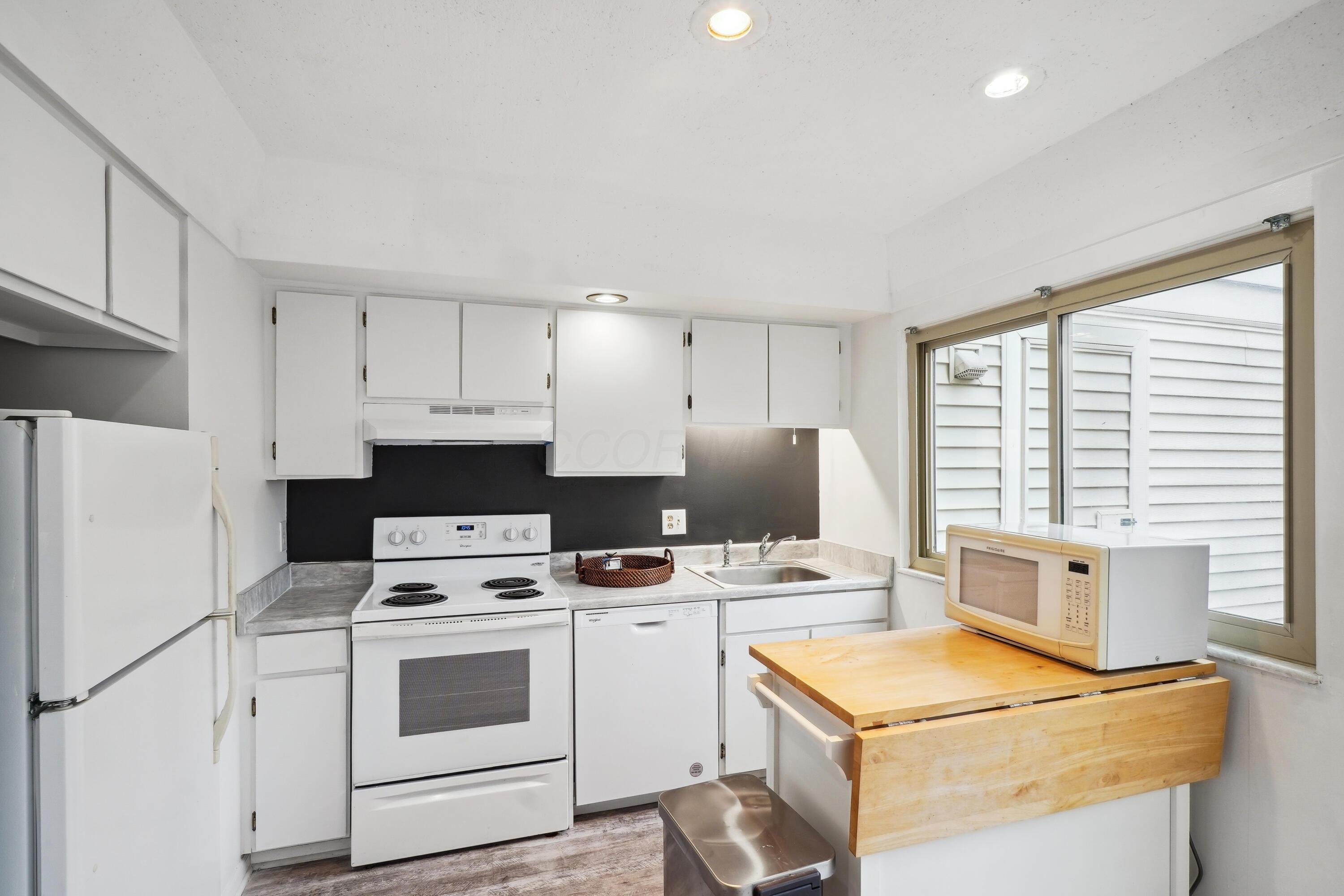 996 Chatham Lane #E, Columbus, Ohio image 10