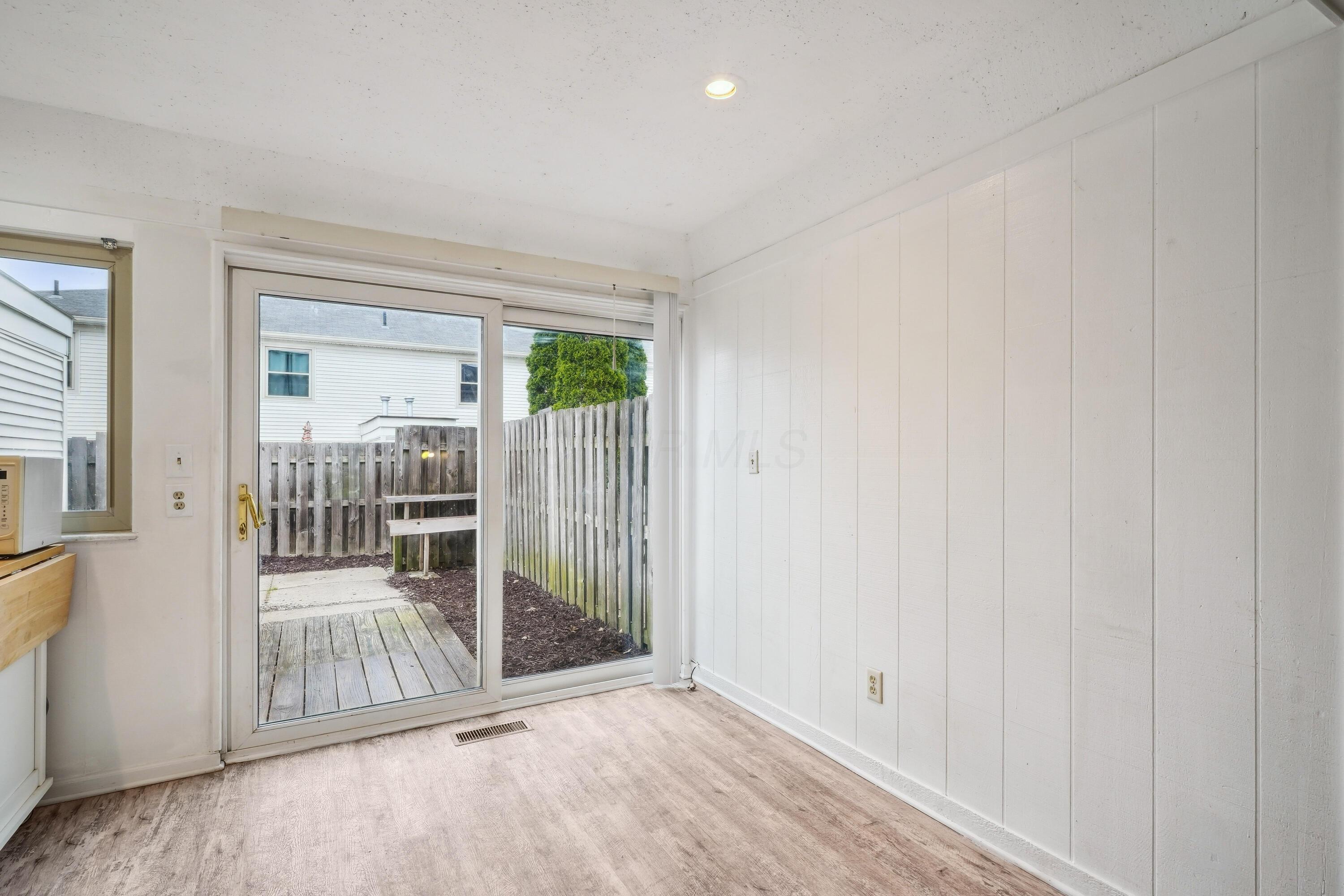 996 Chatham Lane #E, Columbus, Ohio image 14