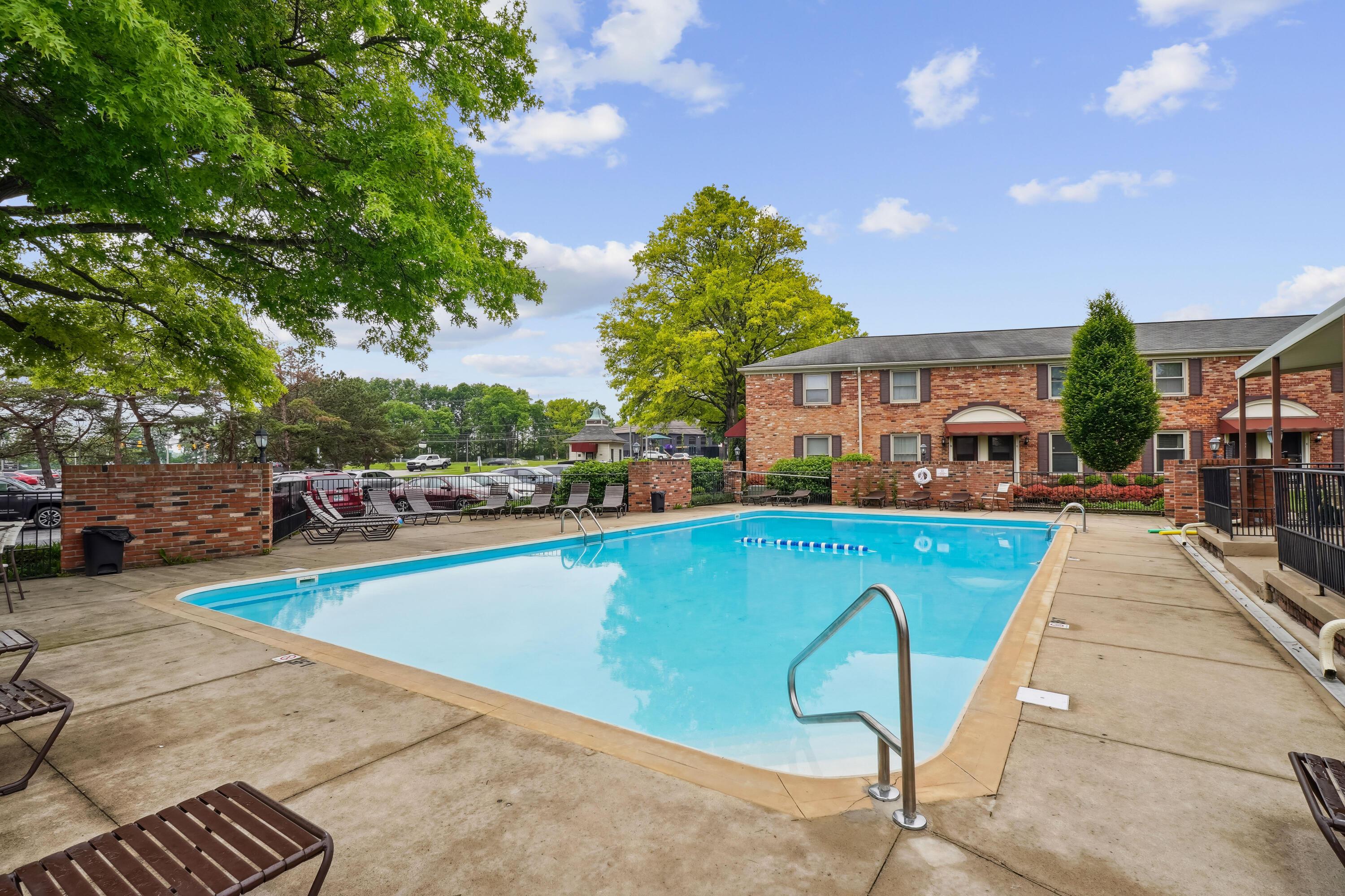 996 Chatham Lane #E, Columbus, Ohio image 28