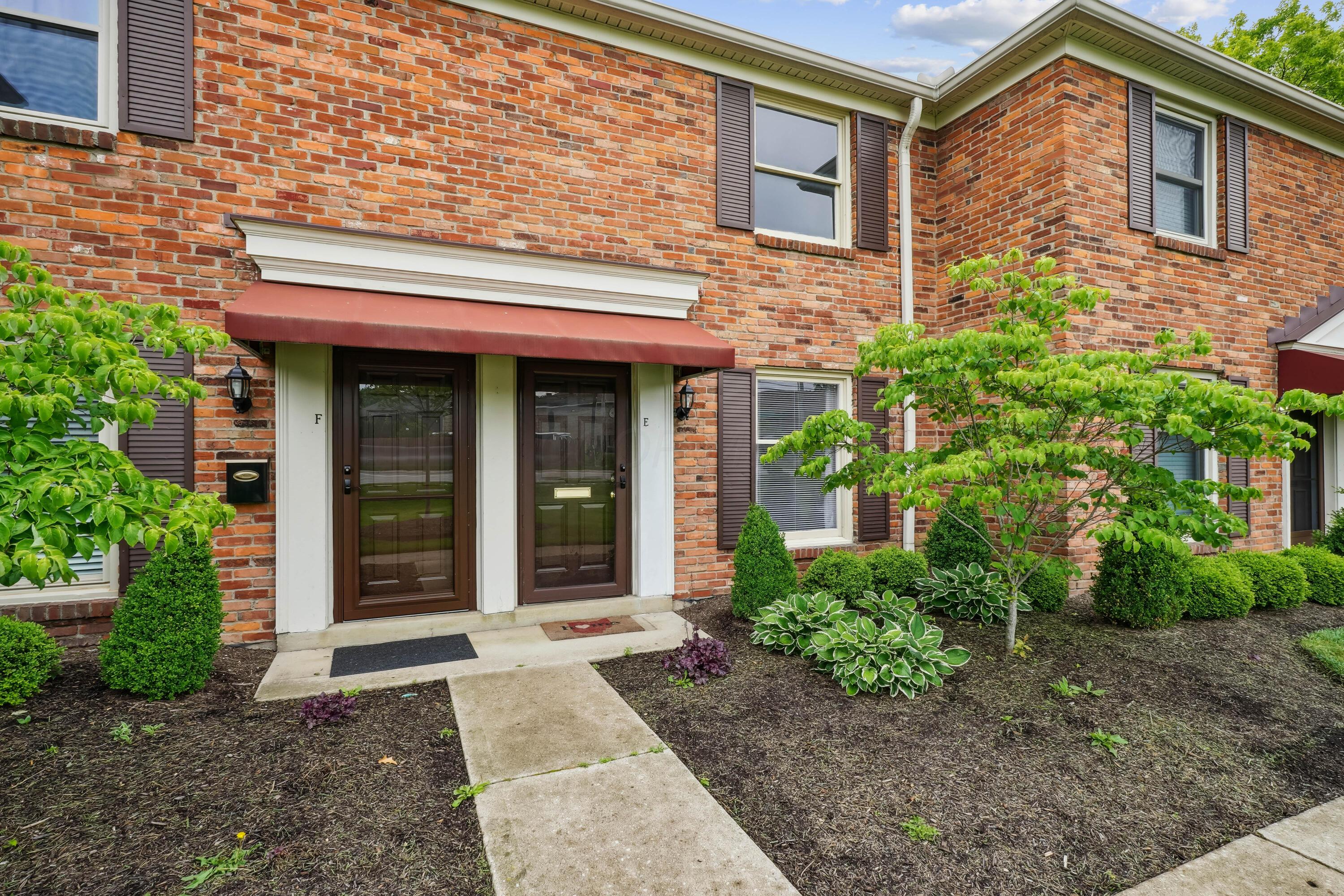 996 Chatham Lane #E, Columbus, Ohio image 1